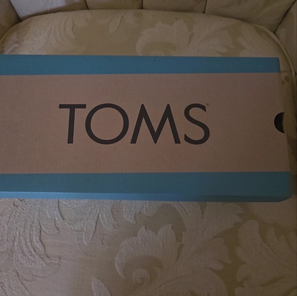 TOMS slip ons - Picture 5 of 5